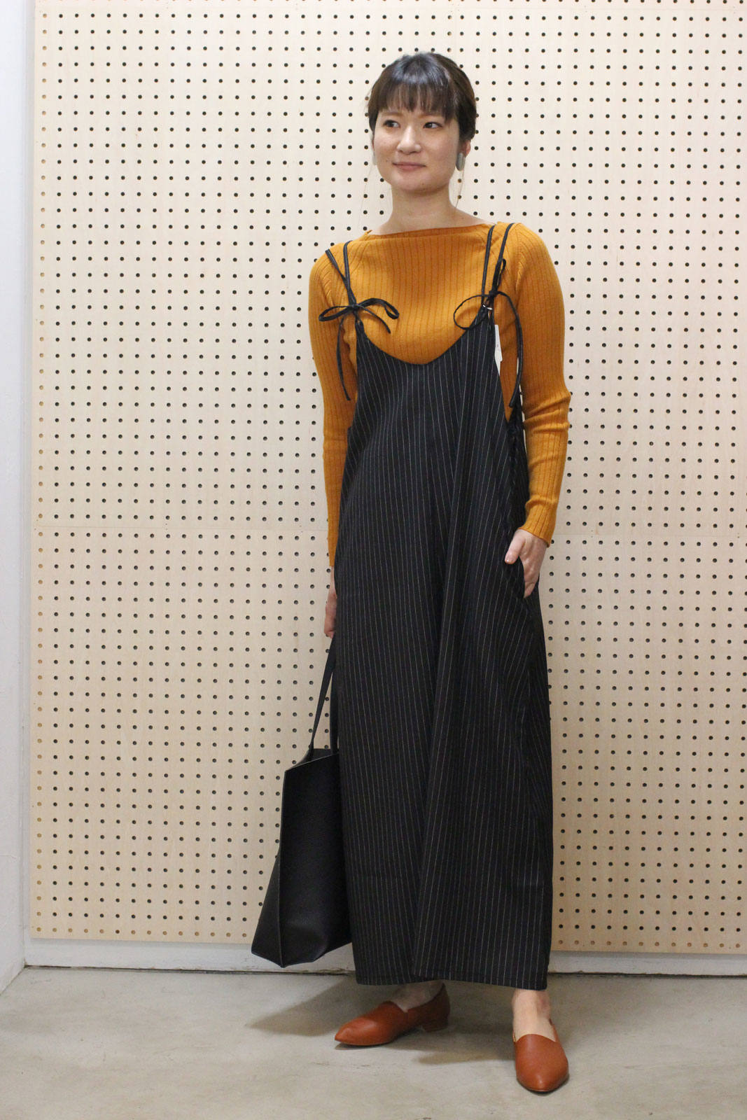 in Field - ストライプワイドサロペット ブラック | ravii ONLINE STORE
