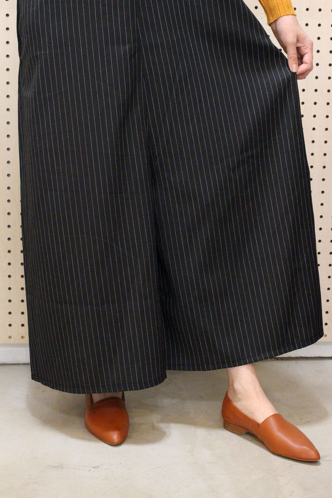 in Field - ストライプワイドサロペット ブラック | ravii ONLINE STORE