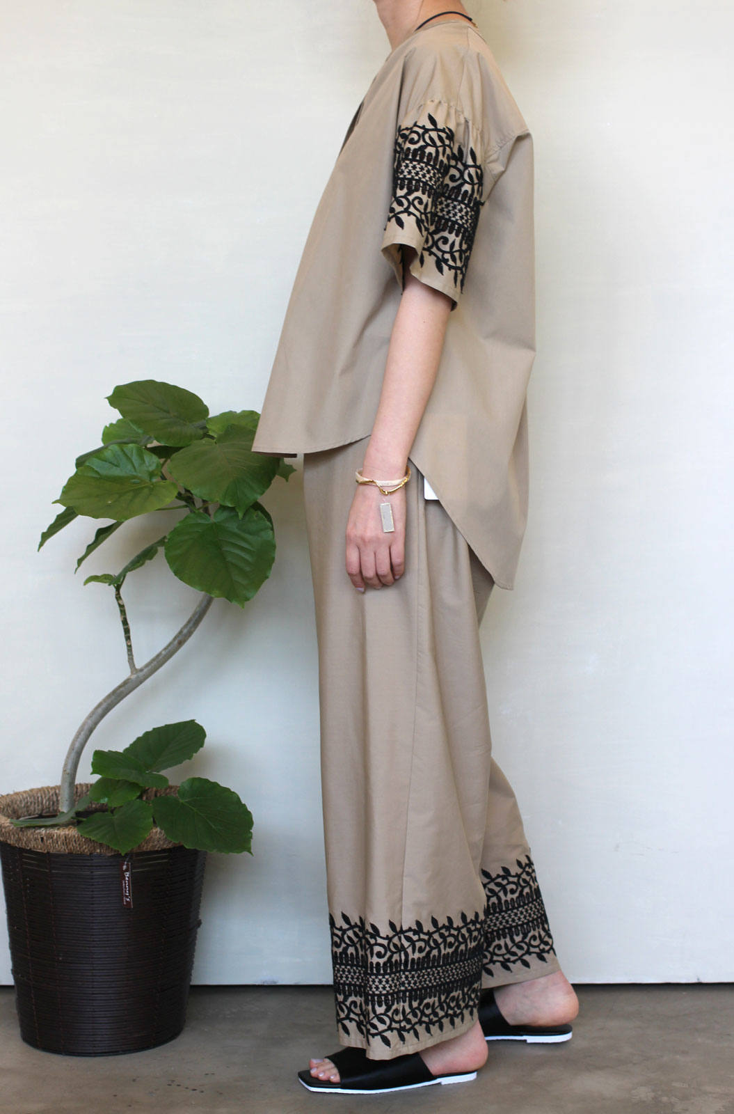 美品【REI】麗　ウール ワイドパンツ レースポケット　FREE　日本製 Autumn/Winter 【Aqua】ポケット付きワイドパンツ【6229790